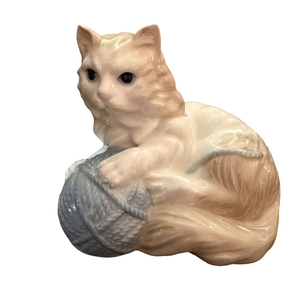 1970s Ceramic Retired LLADRO Spain NAO Daisa Cat Figurine Yarn Ball Vintage